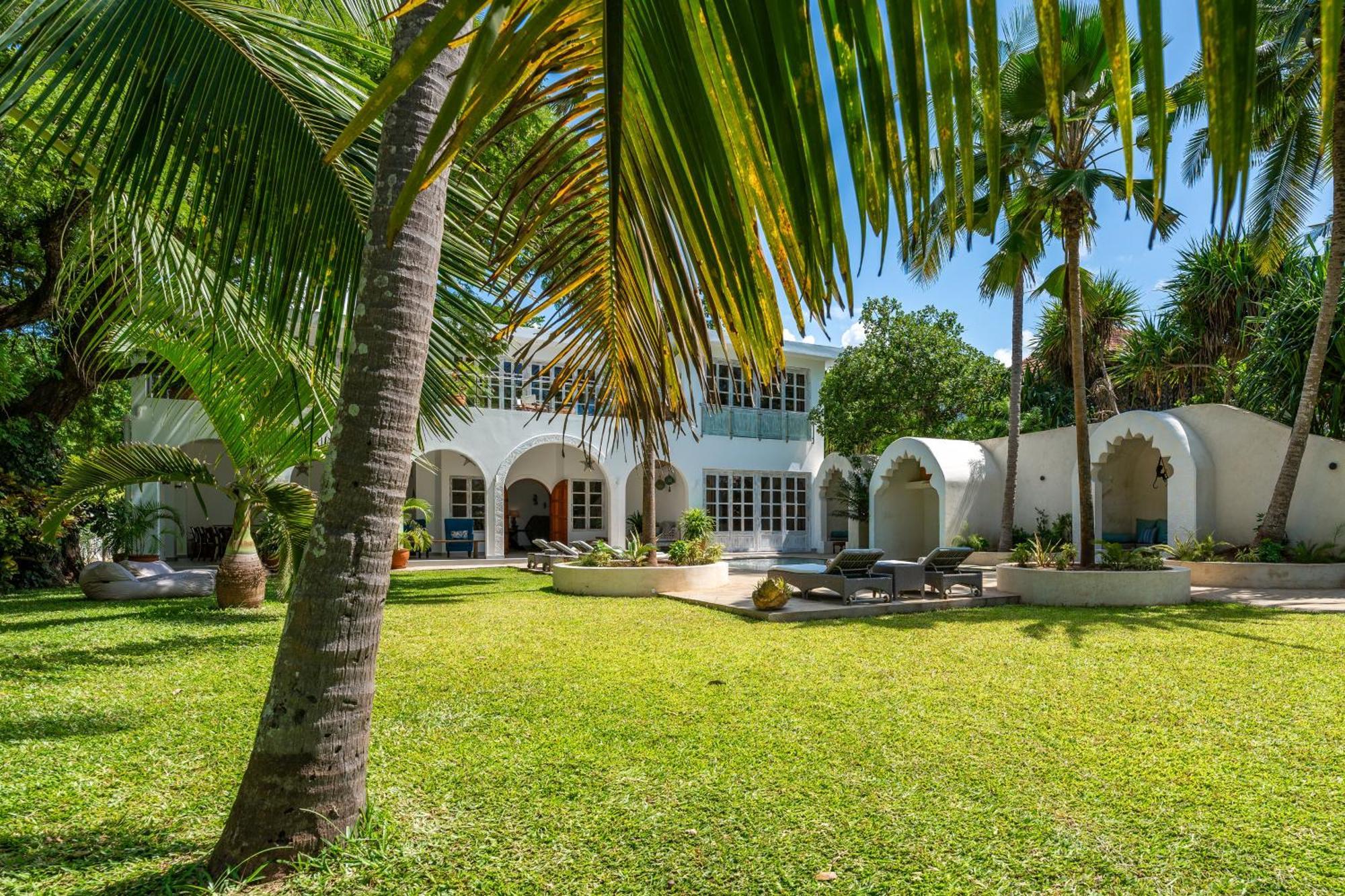 Nomad 5* Diani Beach